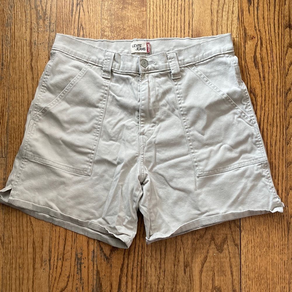 Vintage High Waisted Levi’s Shorts Size 14